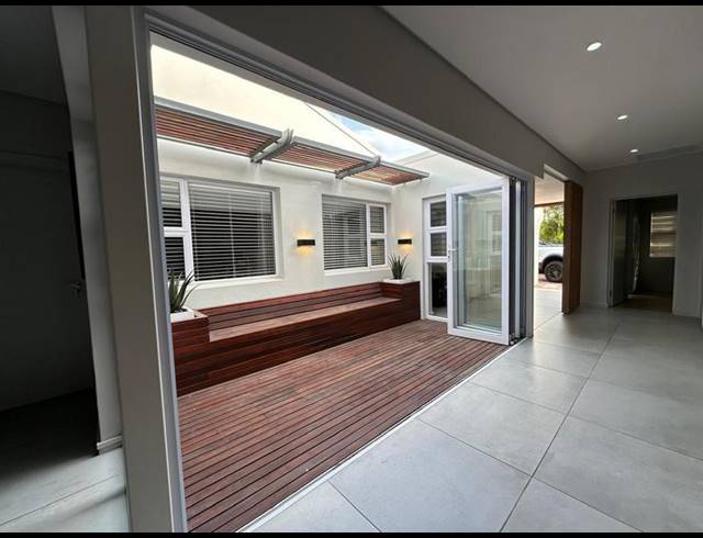 4 BEDROOM HOUSE FOR SALE IN LA LUCIA